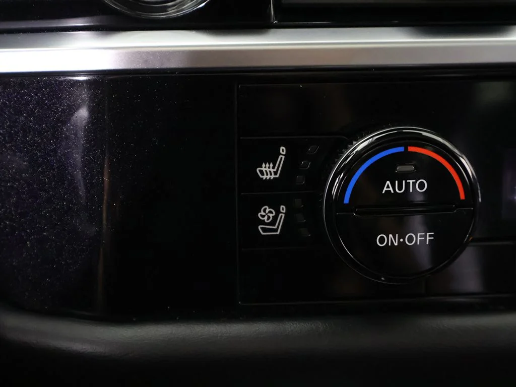 Used 2023 Beige Nissan Platinum image 59