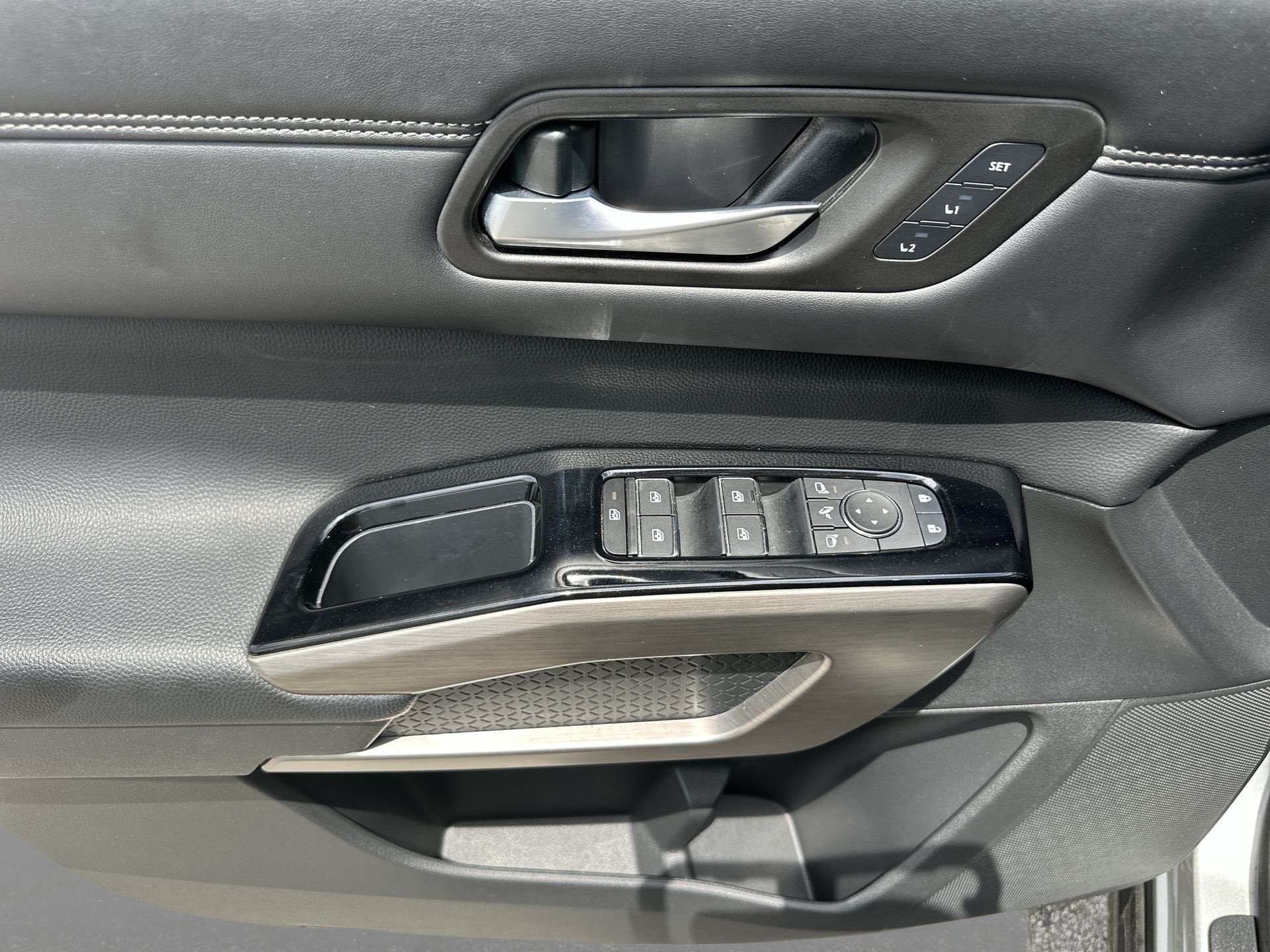 2024 Nissan Pathfinder Platinum - Photo 24
