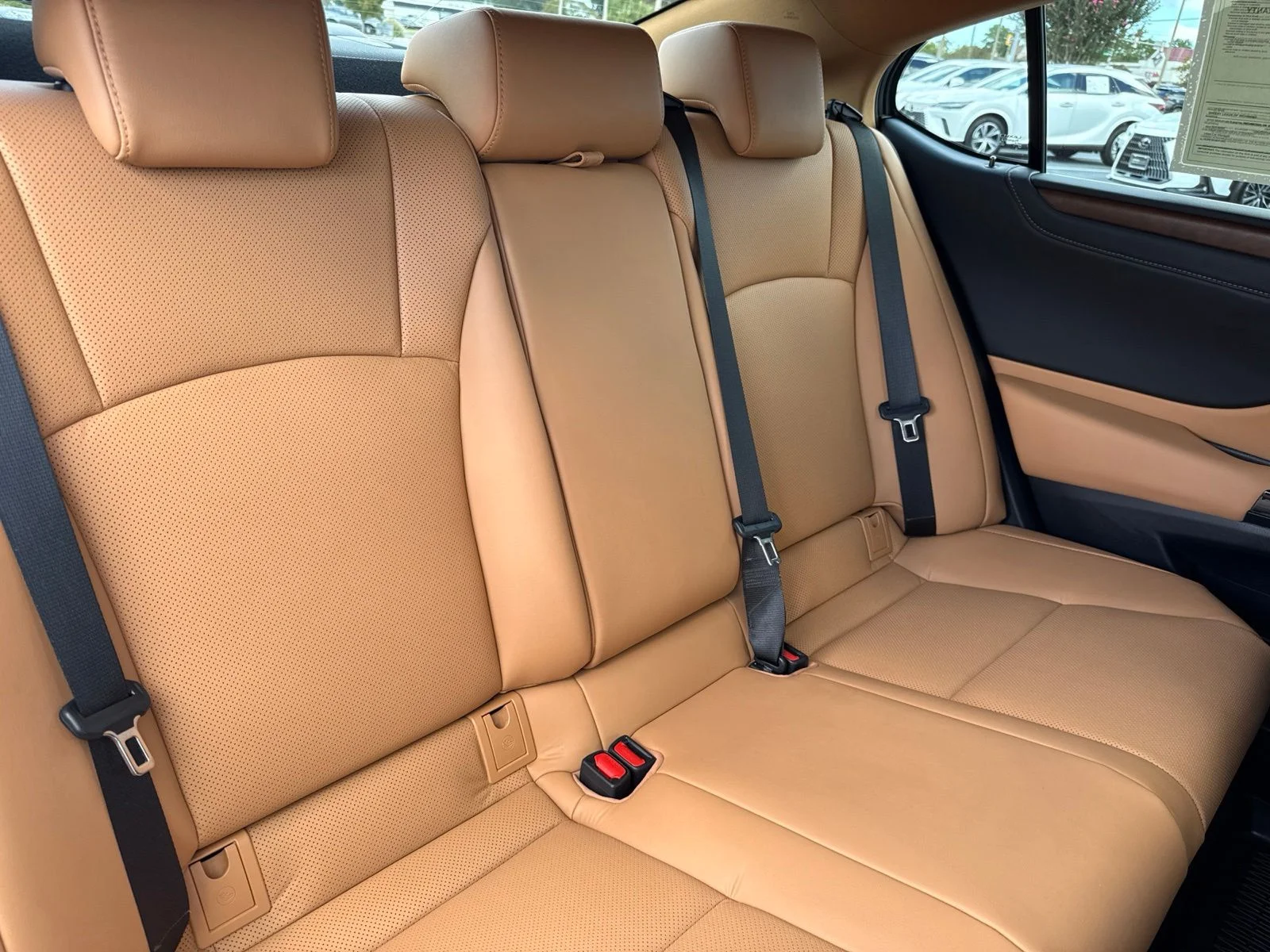 Used 2025 White Lexus 300h image 32