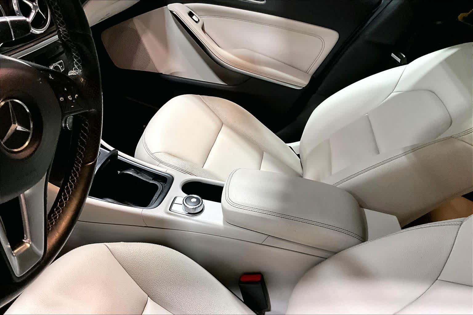 Used 2015 Universe Blue Metallic Mercedes-Benz GLA 250 image 17