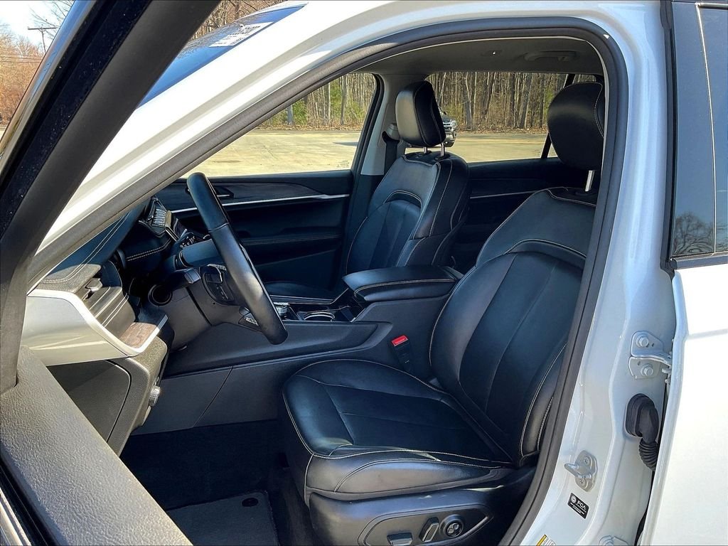 Used 2022 White Jeep Limited image 10