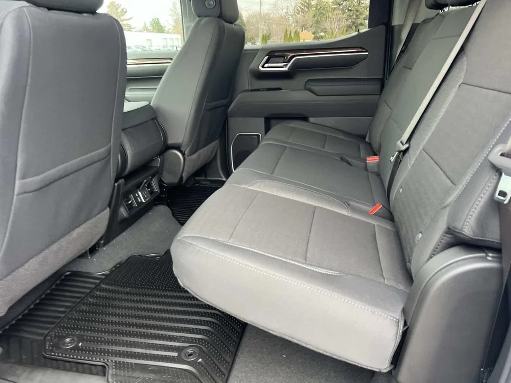 New 2026 Summit White Chevrolet LT (2FL) image 8