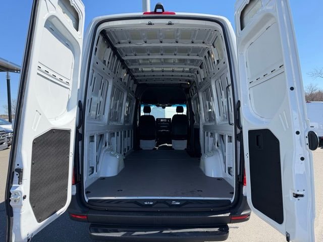 New 2026  Mercedes-Benz Cargo 170 WB image 11