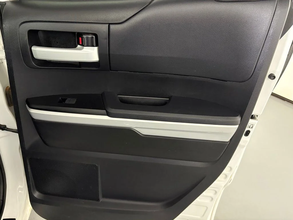 Used 2019 White Toyota SR5 image 38