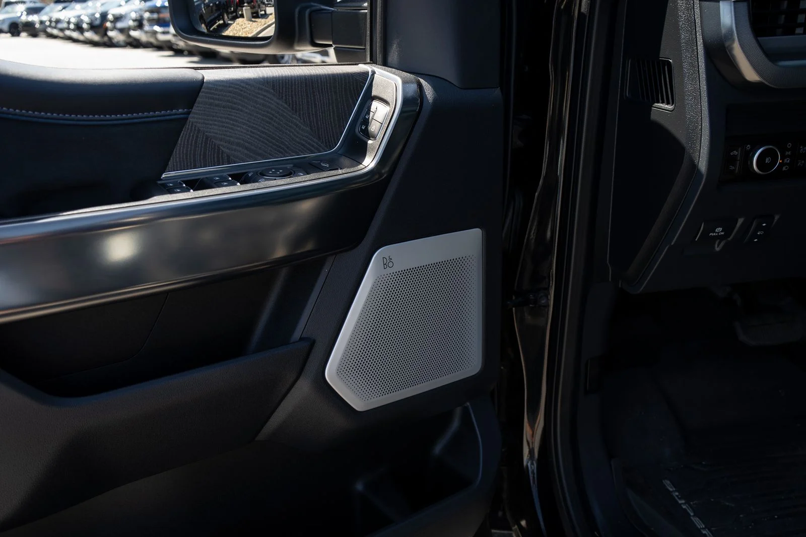 2025 Ford F-450 Super Duty Platinum - Photo 30