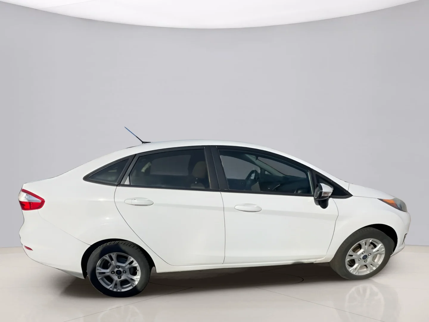 Used 2016 White Ford  image 9