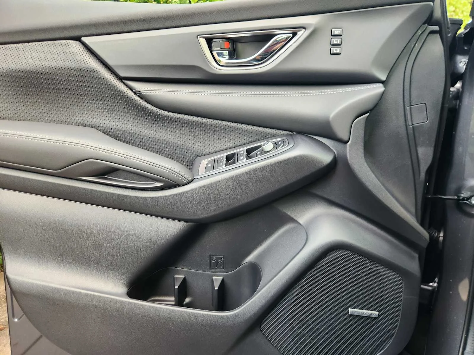 New 2027 MAGNETITE GRAY METALLIC Subaru Limited 7-Passenger image 17
