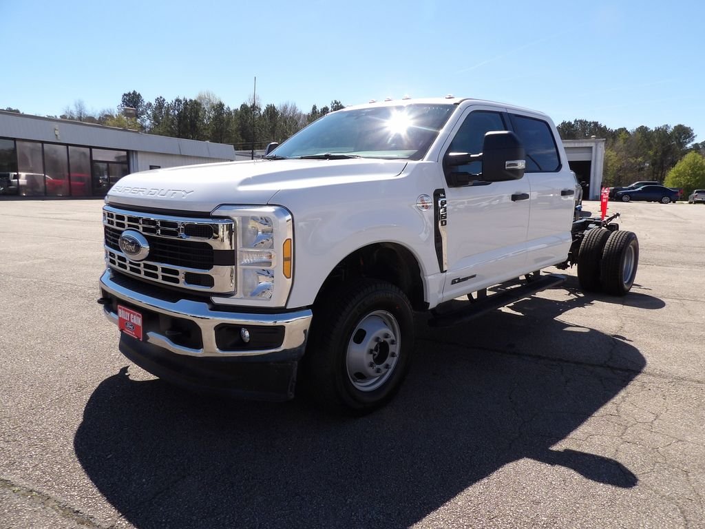 New 2026 Oxford White Ford F-350® XL image 4