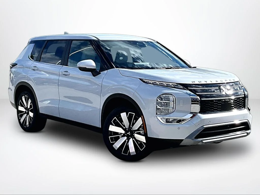 New 2026 White Mitsubishi SE image 3