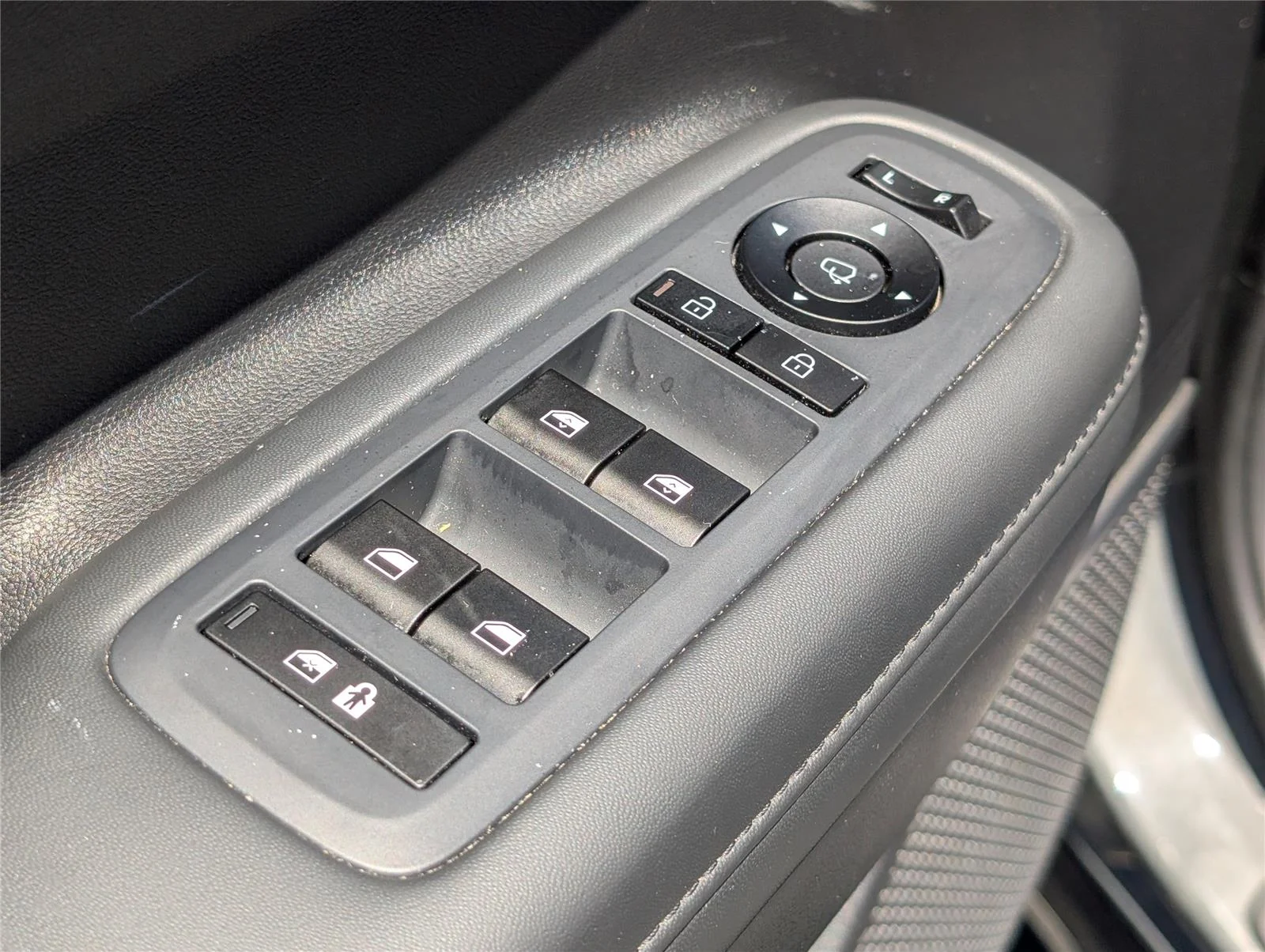 Used 2025 Hampton Gray Hyundai Limited image 14