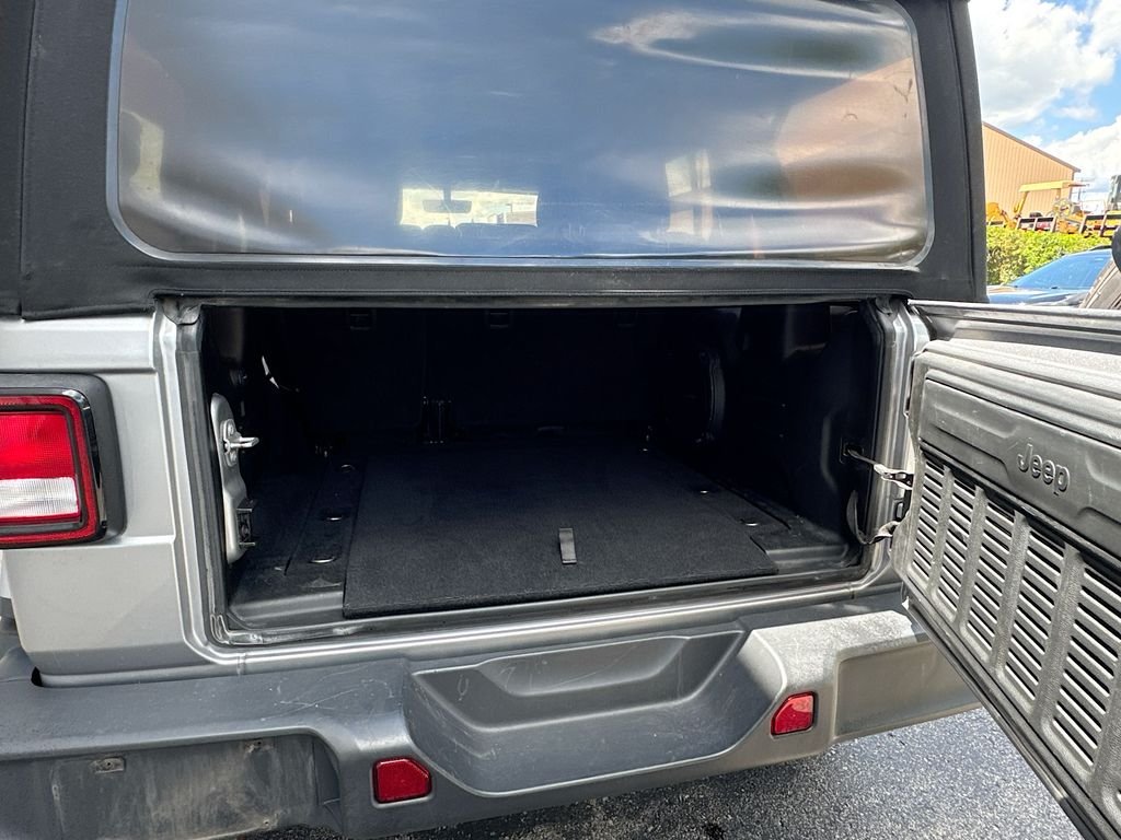 Used 2018 Silver Jeep Unlimited Sahara image 29