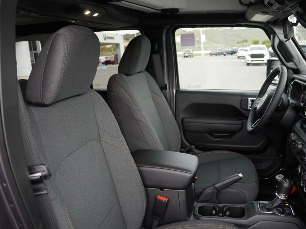 New 2026 Granite Crystal Metallic Clear-Coat Exterior Paint Jeep Sport S image 22