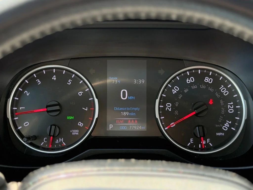 Used 2020 Gray Toyota XLE Premium image 14