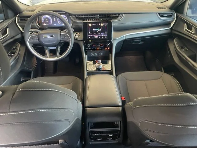 Used 2025 Silver Jeep Laredo image 11
