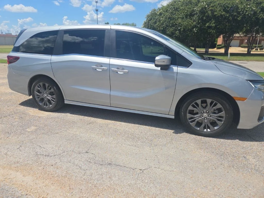 Certified Used 2025 Silver Honda Touring image 16