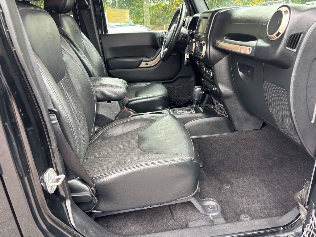 Used 2016 Black Jeep Unlimited Sahara image 14