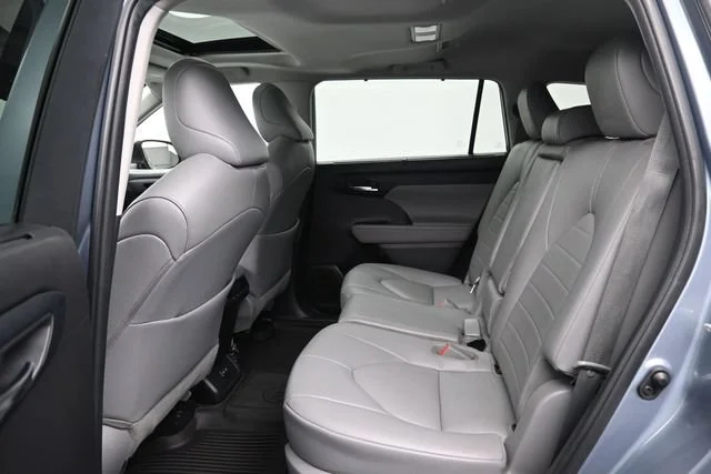 Used 2022 Moon Dust Toyota XLE image 21