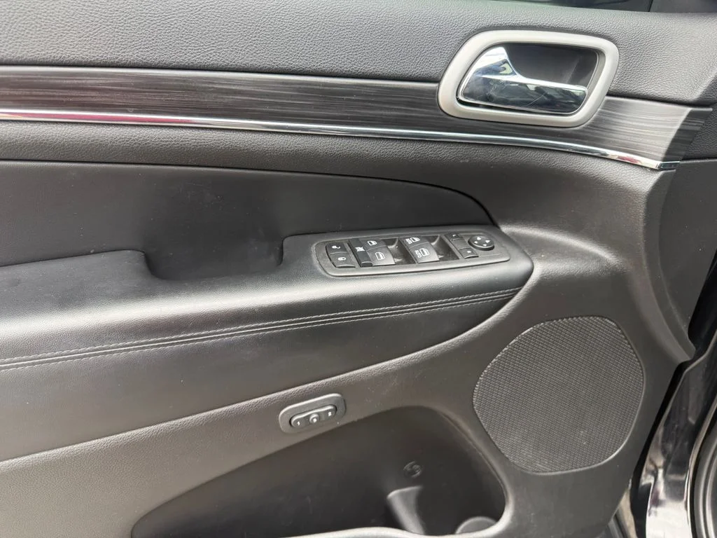 Used 2022 Black Jeep Limited image 5
