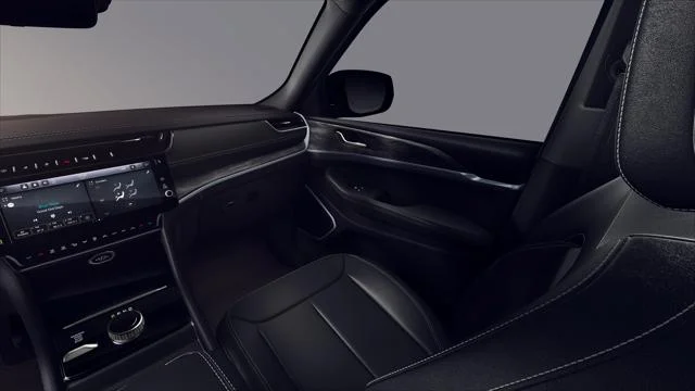 New 2026 Diamond Black Crystal Pearl-Coat Exterior Paint Jeep Limited image 7