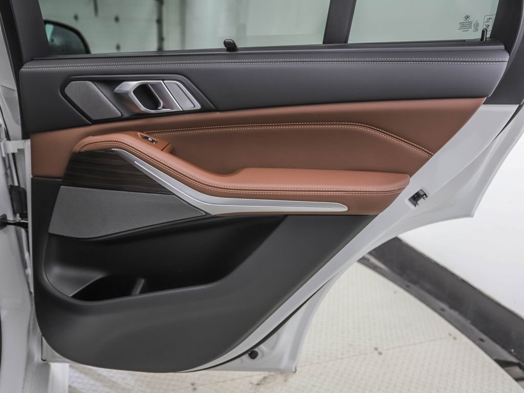 New 2026 Alpine White BMW xDrive40i image 25
