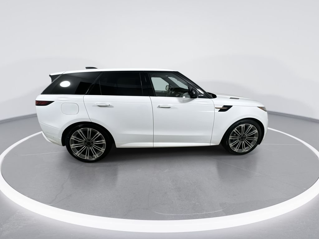 New 2026 Fuji White Land Rover Dynamic SE image 9