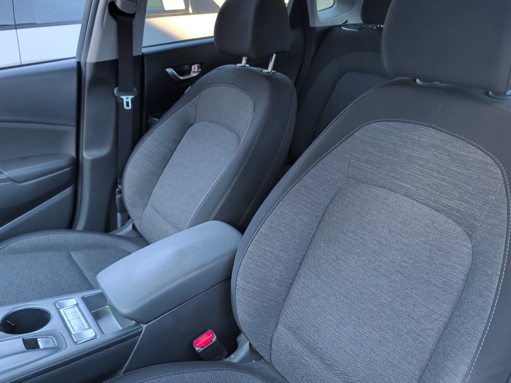 Used 2022 Green Hyundai SEL image 2