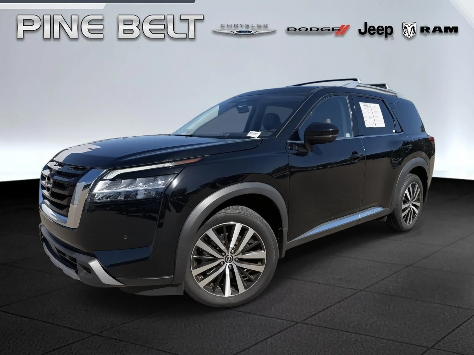 2023 Nissan Pathfinder Platinum 4WD's photo