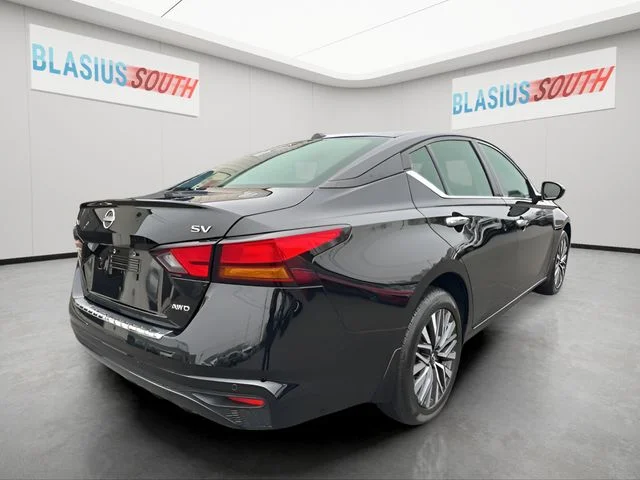 Used 2023 Black Nissan 2.5 SV image 3