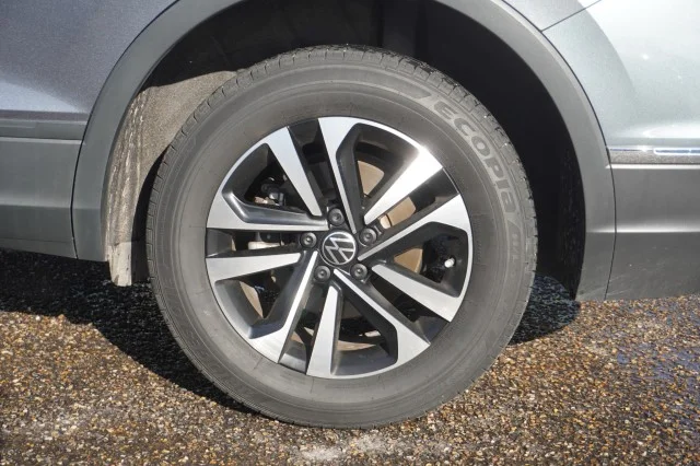Used 2022 GRAY Volkswagen S image 13