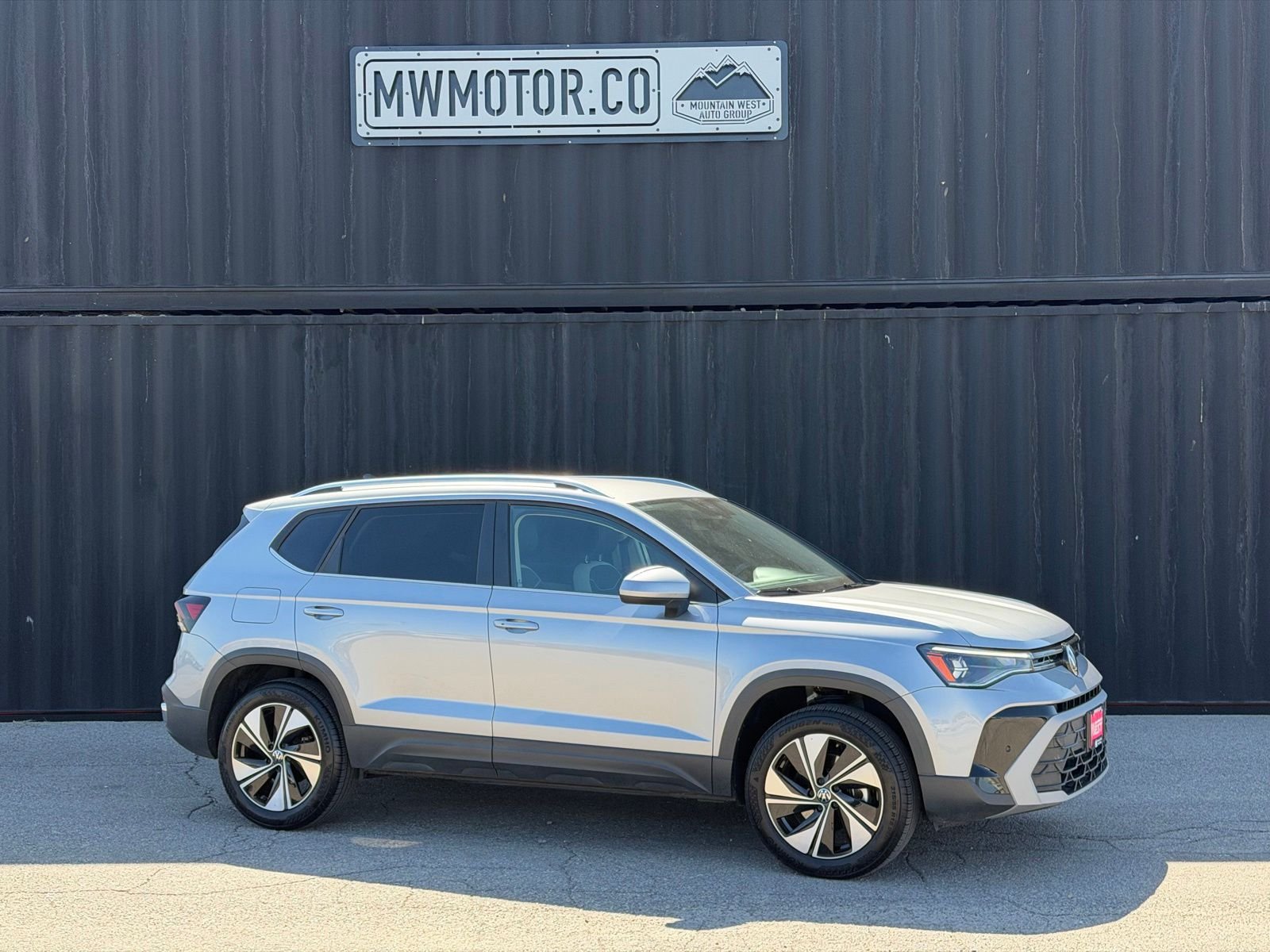 2025 Volkswagen Taos 1.5T SE 4Motion's photo