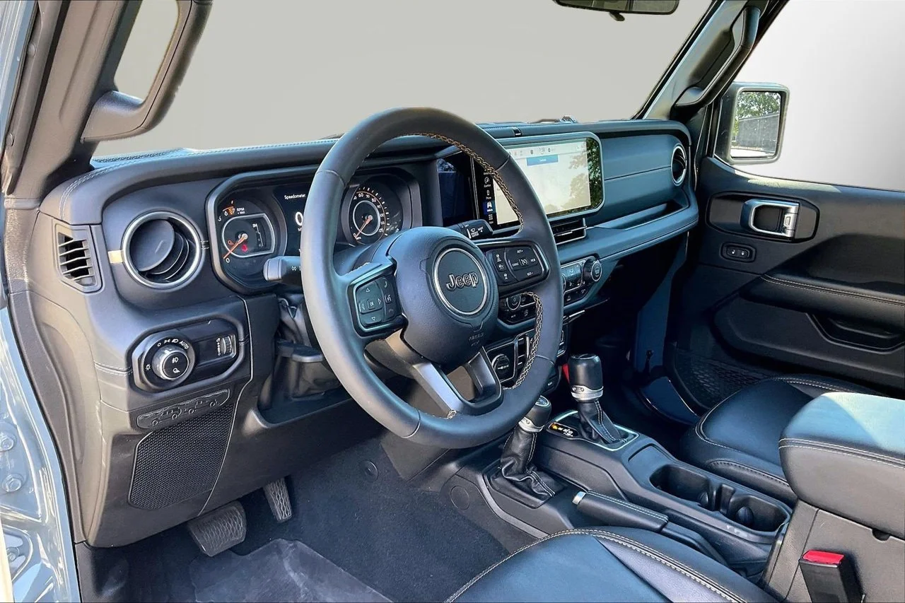 Used 2024 Gray Jeep Sport S image 18
