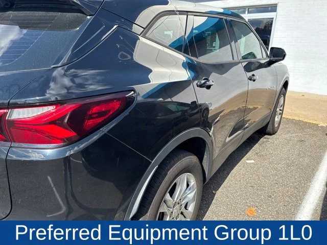Used 2019 BLACK Chevrolet L image 4