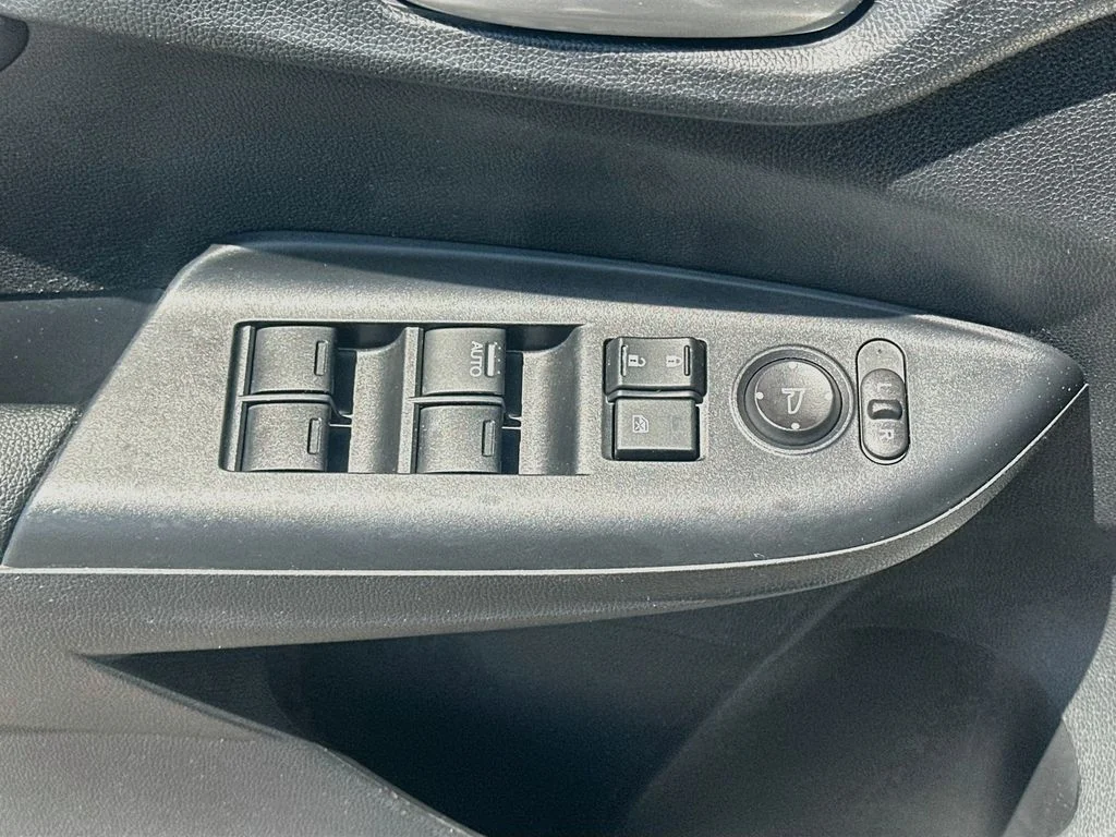 Used 2016 White Honda EX-L image 17