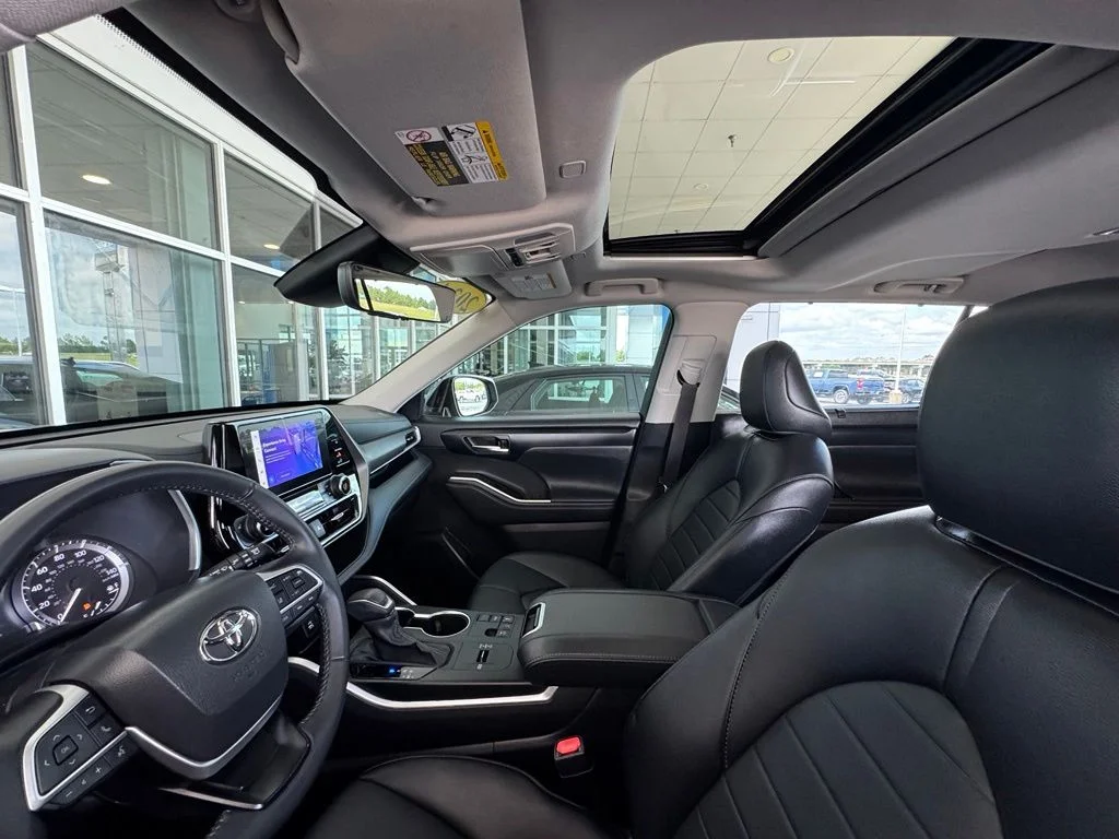 Used 2024 Silver Toyota XLE image 20