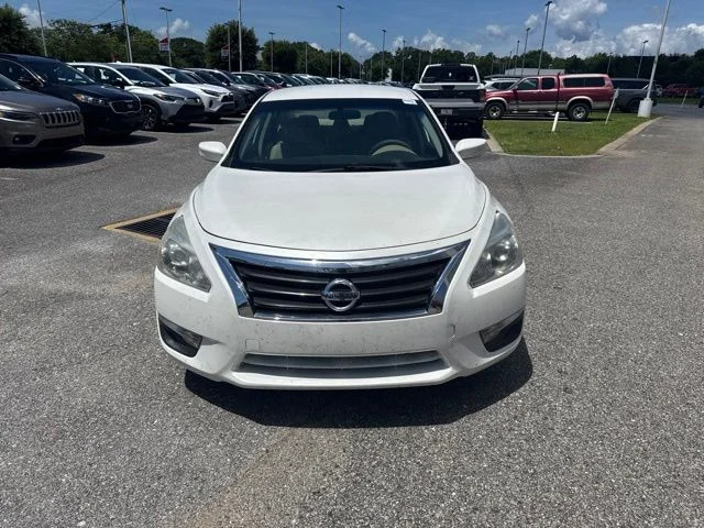 Used 2014 White Nissan 2.5 SV image 2