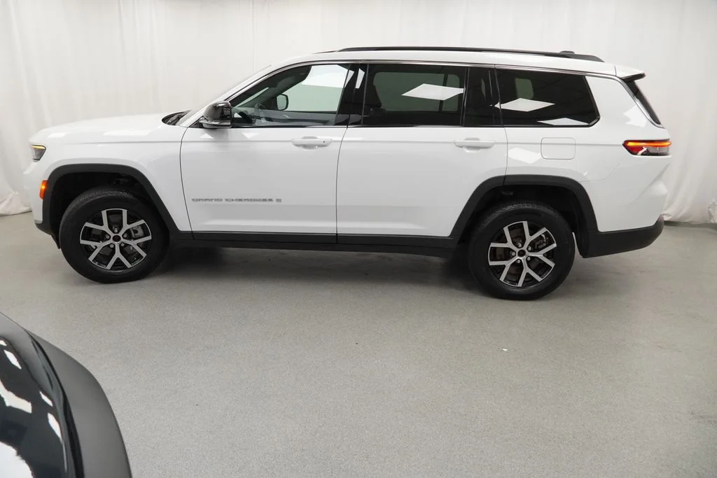 Used 2025 White Jeep Limited image 15