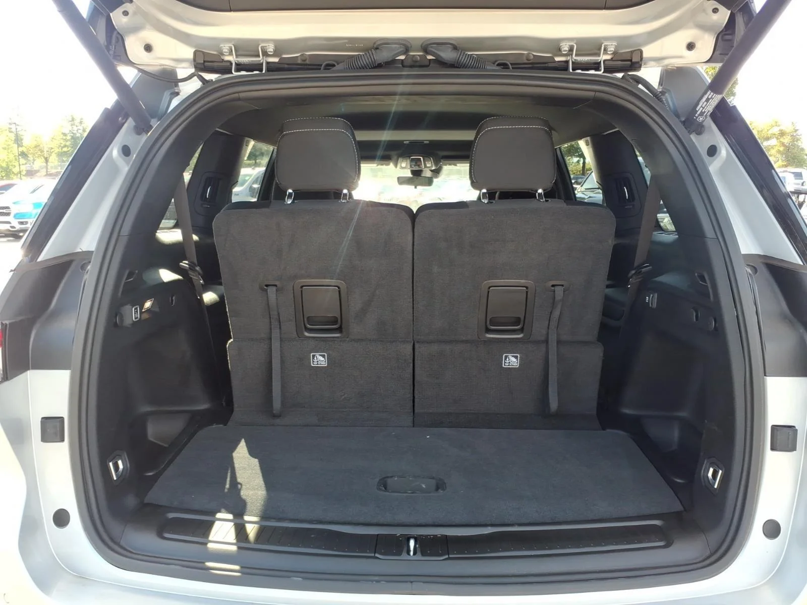 Used 2025 Silver Zynith Jeep Laredo X image 31
