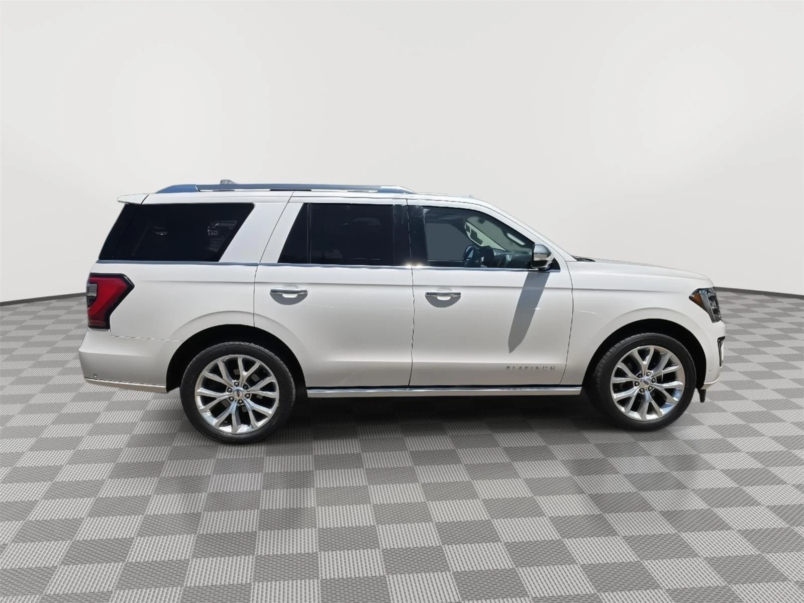 Used 2019 White Platinum Metallic Tri-Coat Ford Platinum image 13
