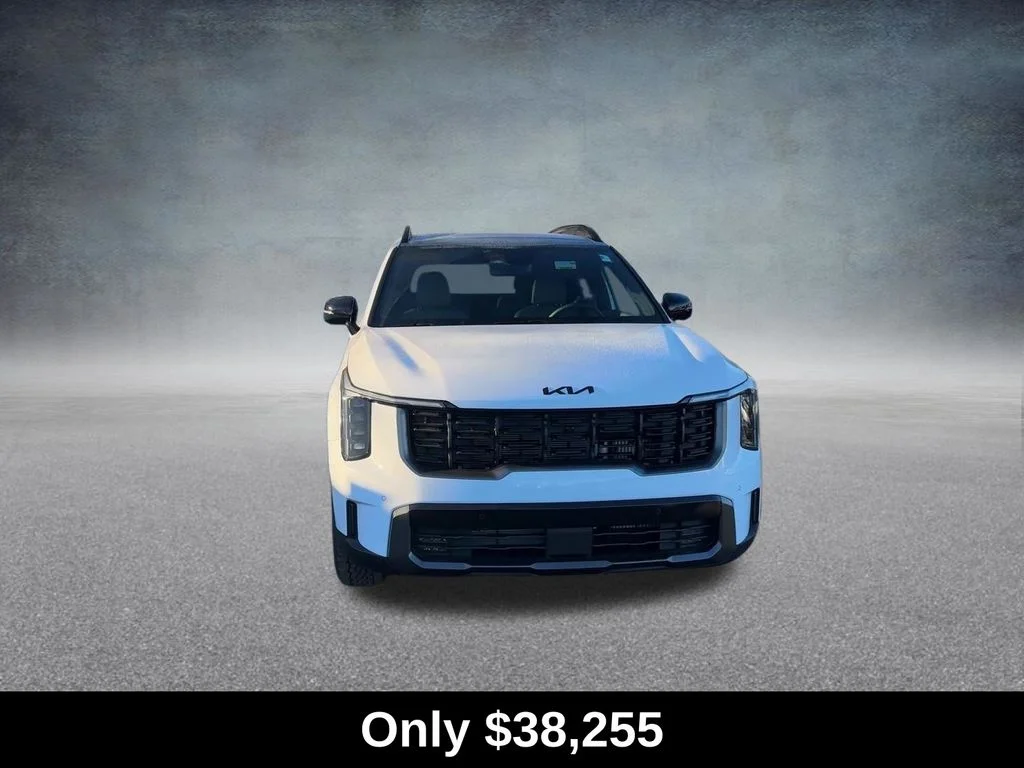 Used 2025 White Kia X-Pro SX Prestige image 4