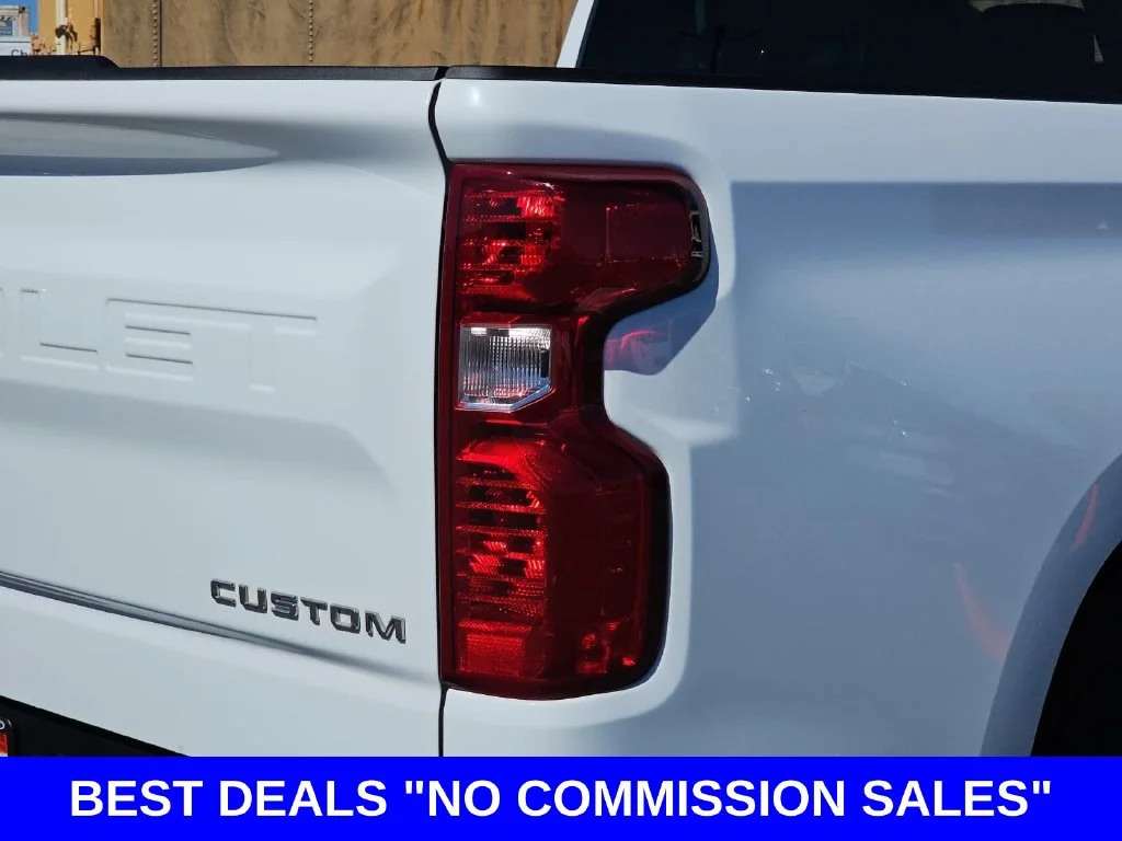 Used 2024 White Chevrolet Custom image 39