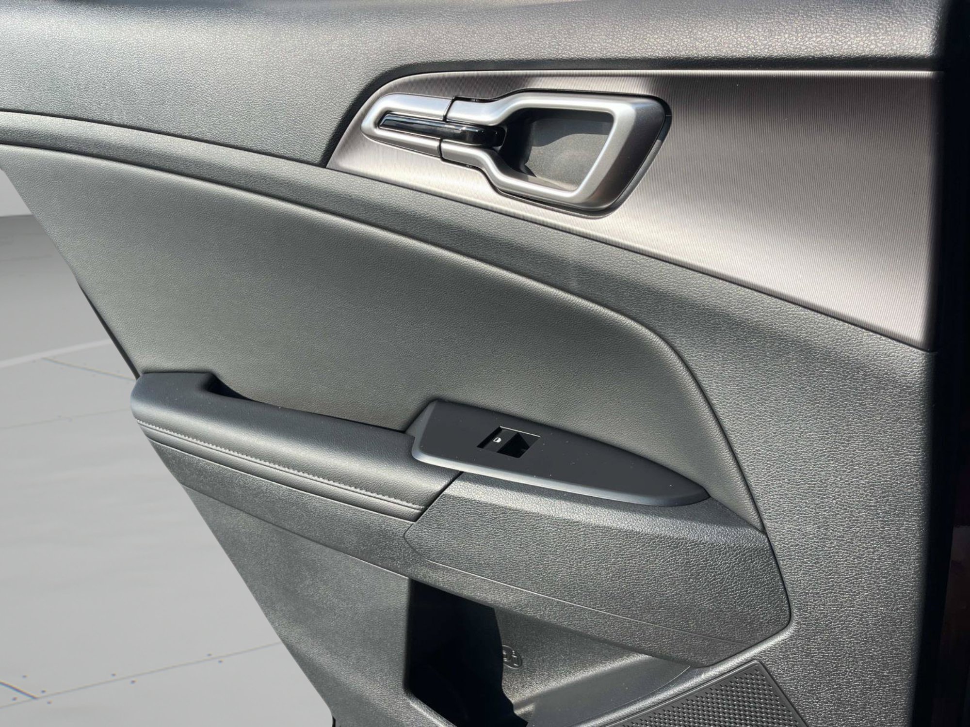 New 2027 Ebony Black Kia EX image 21