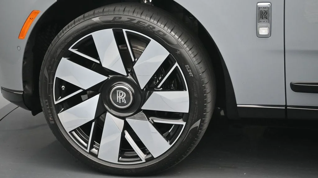 New 2027 Gray Rolls-Royce  image 12