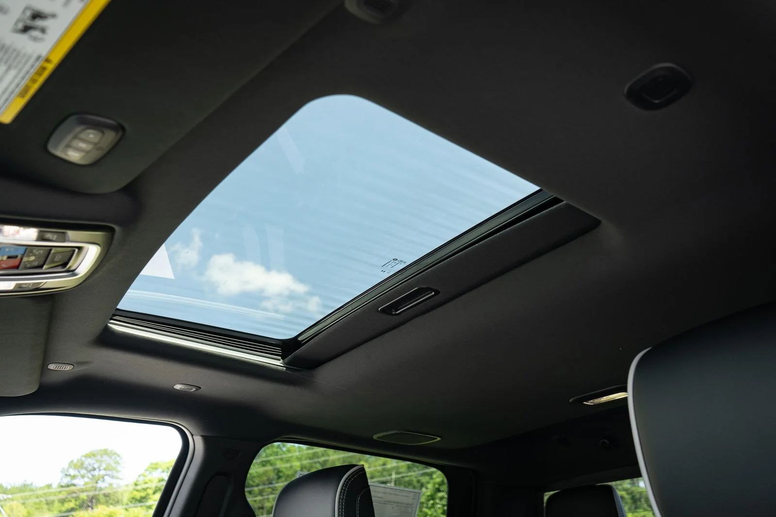 New 2026 Ceramic Gray Clear-Coat Exterior Paint RAM Laramie image 27