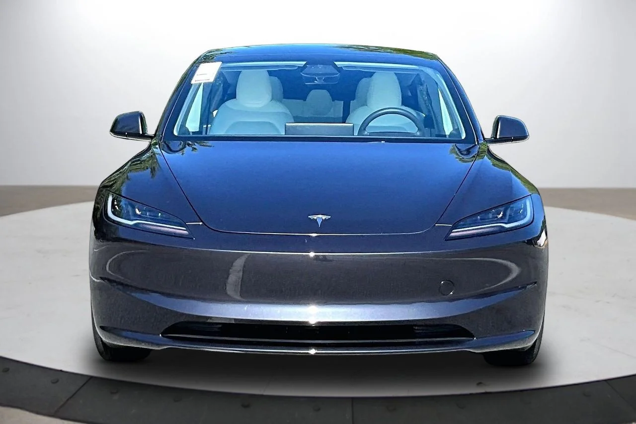 Used 2025  Tesla Long Range image 3