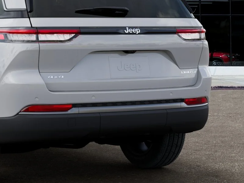 New 2026 Bright White Clear-Coat Exterior Paint Jeep Limited image 39