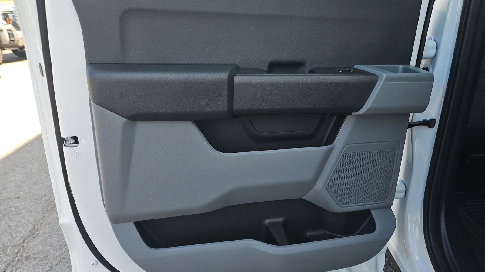 New 2027 Oxford White Ford XL 2WD image 13