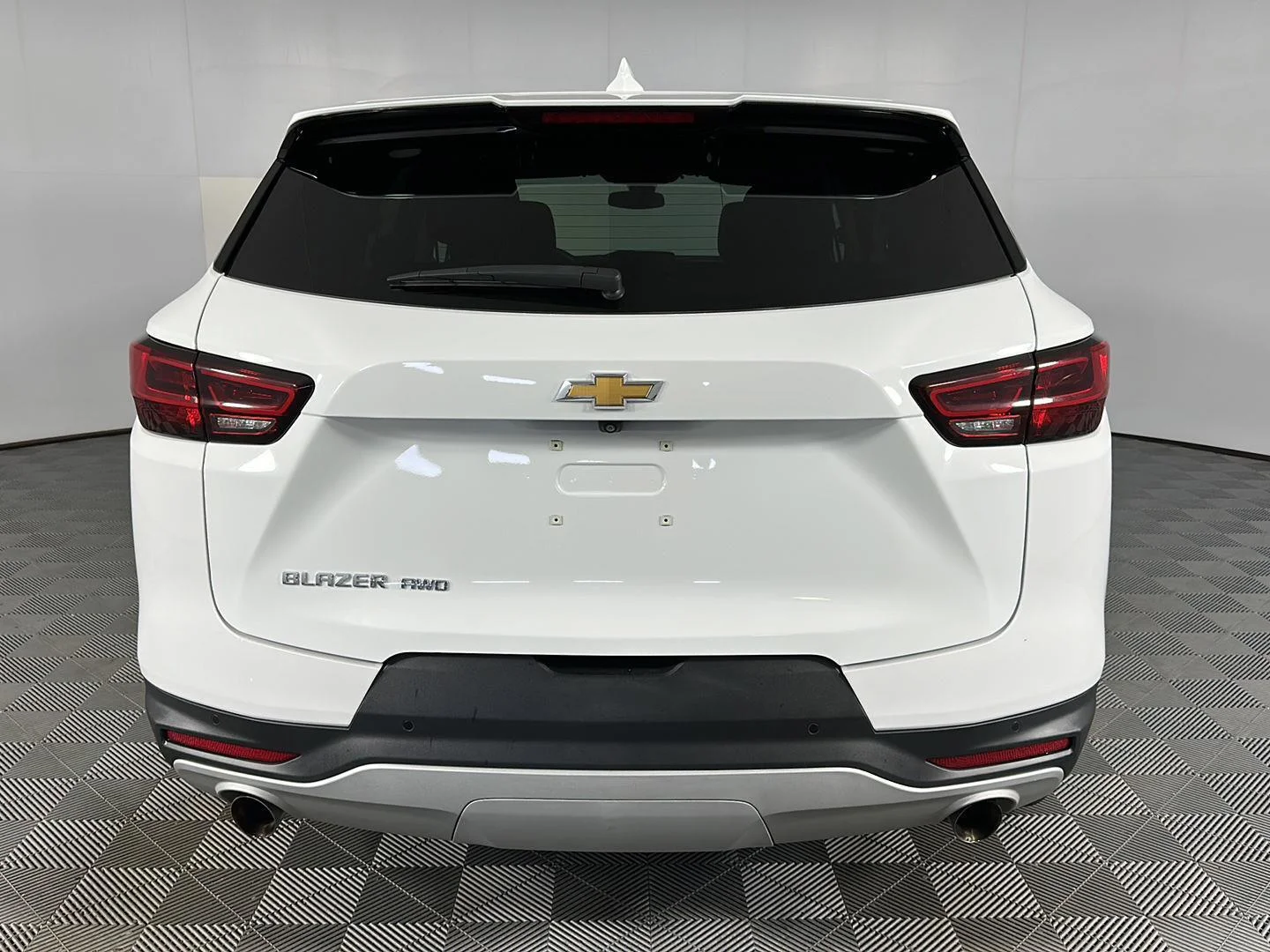 Used 2024 Summit White Chevrolet LT image 22
