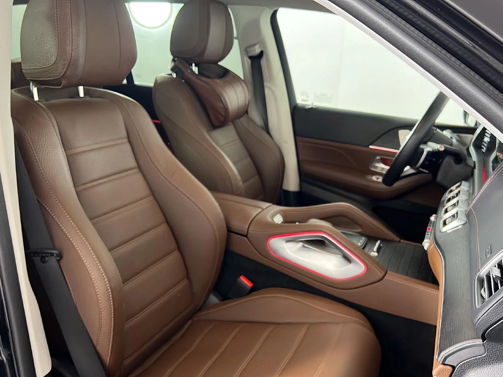 Used 2024 Obsidian Black Metallic Mercedes-Benz GLS 580 image 25