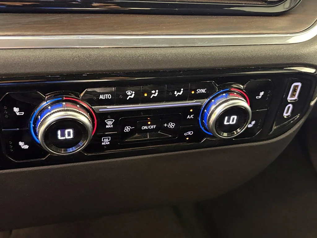 Used 2025 White GMC SLT image 31