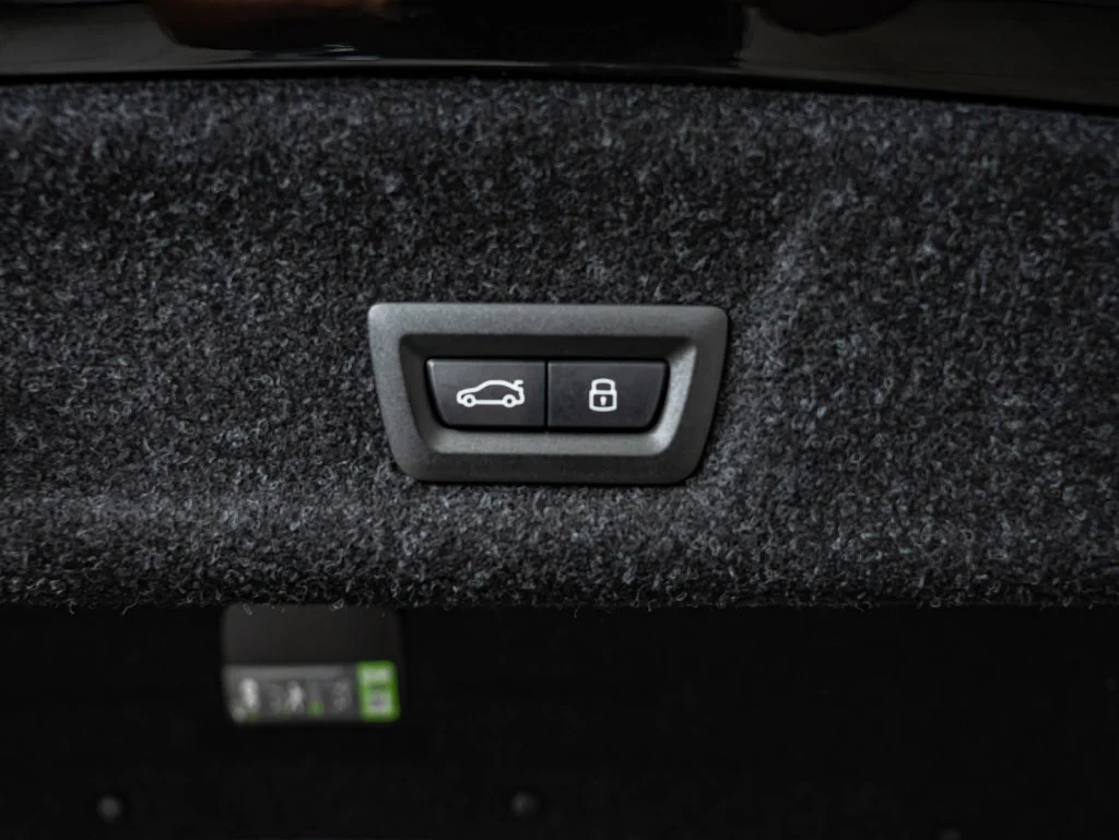 2026 BMW 3 Series M340i - Photo 44